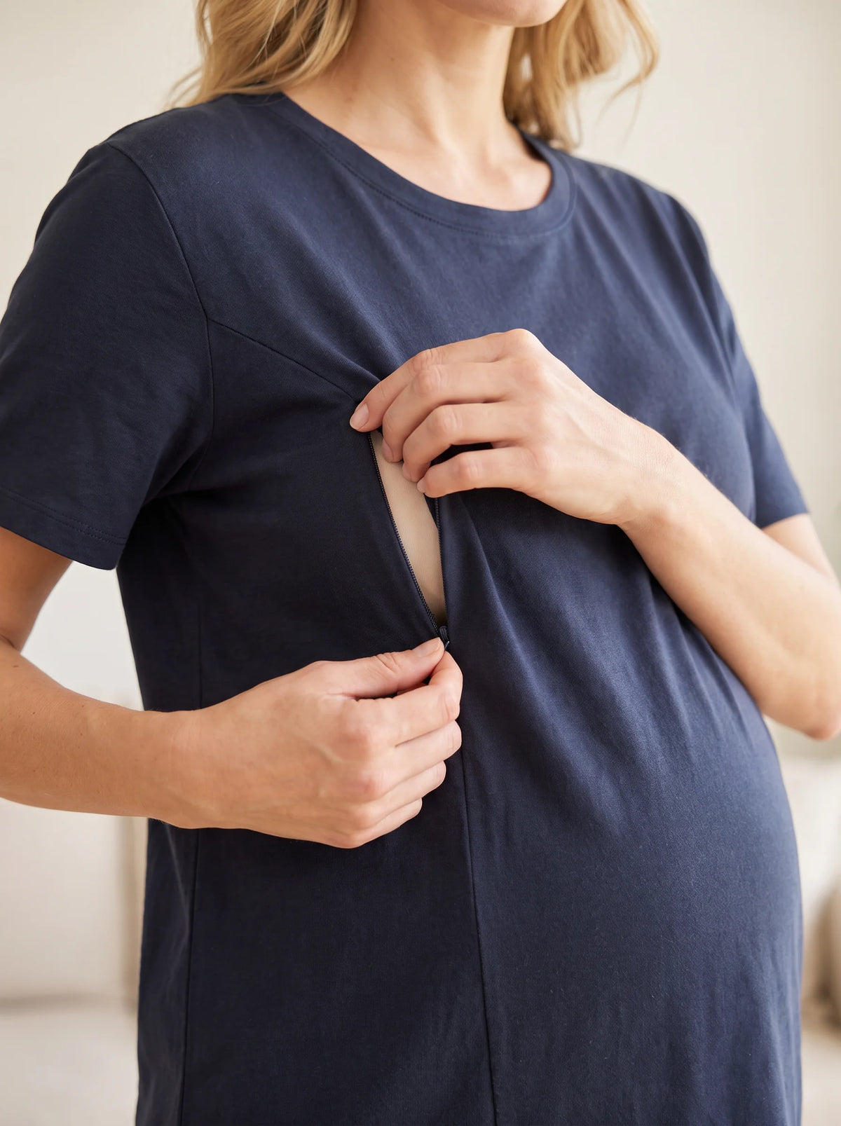 Hidden side zipper opened for easy breastfeeding