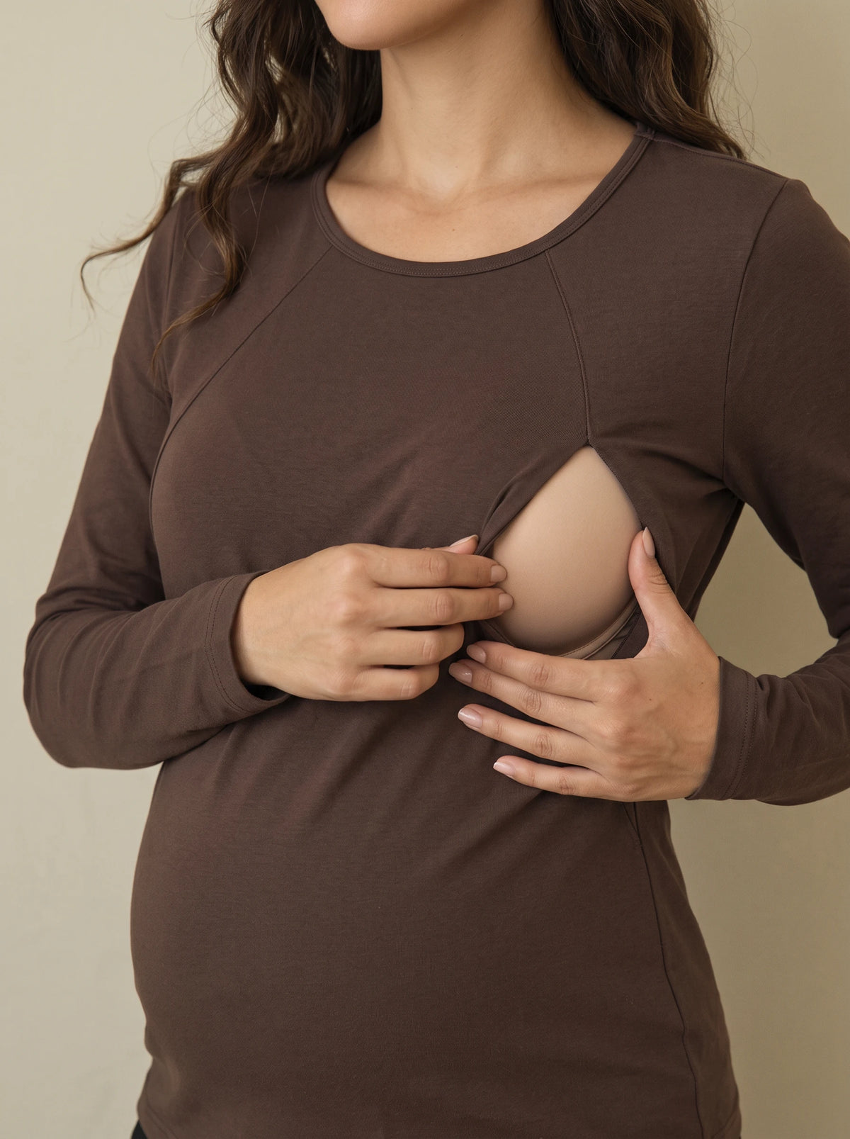 Hidden side zipper opened for easy breastfeeding